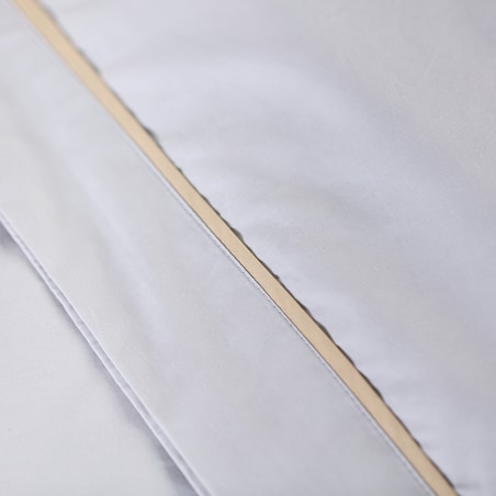 Jednokolorowa pościel z perkalu z lamówką Perlamo 140x200 cm