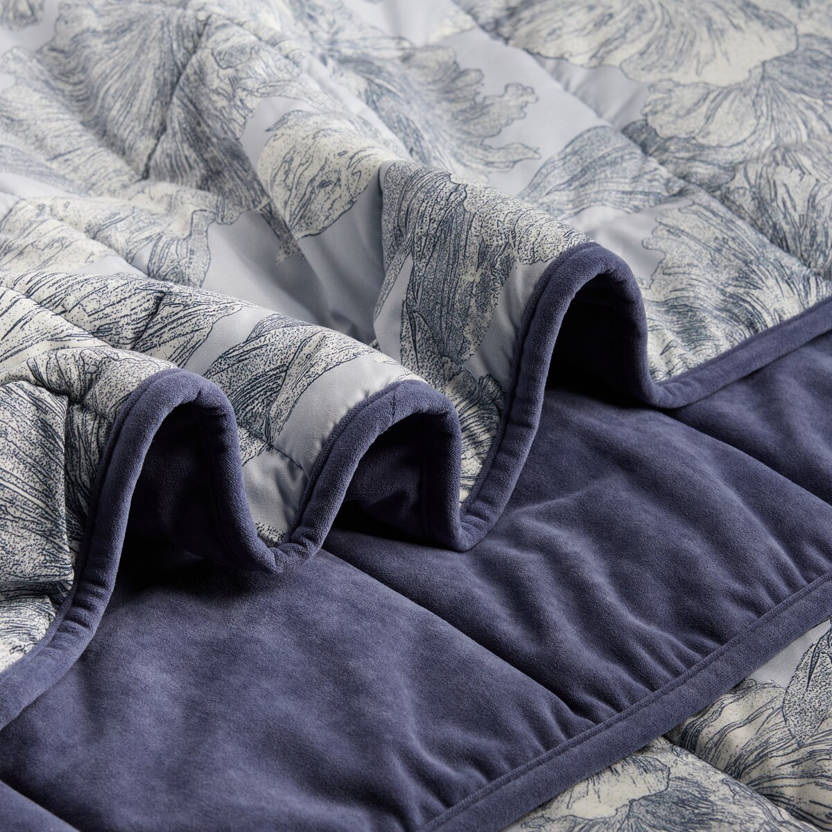 Narzuta Flowa 200x220 cm z motywem kwiatowym