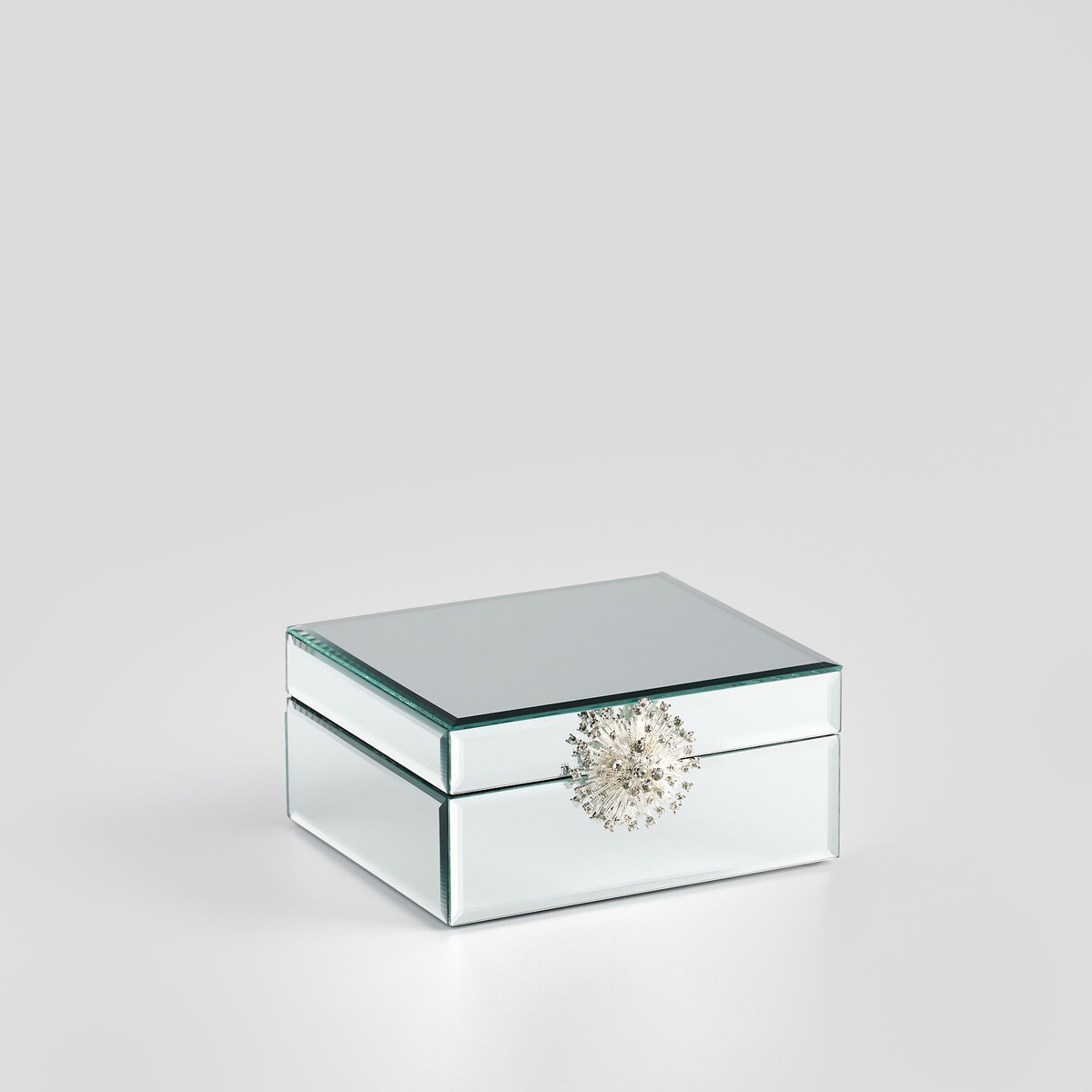 Szklana szkatułka na biżuterię z ozdobnym zapięciem mirro