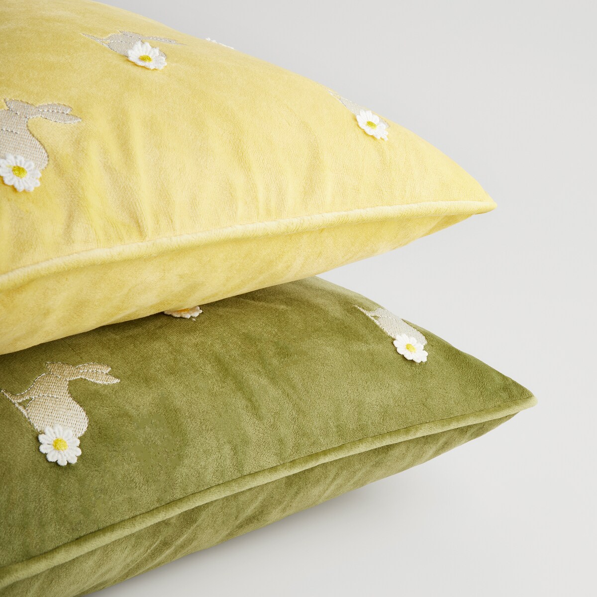 Poszewka Haftowana Hopspring 45x45 cm z motywem królika