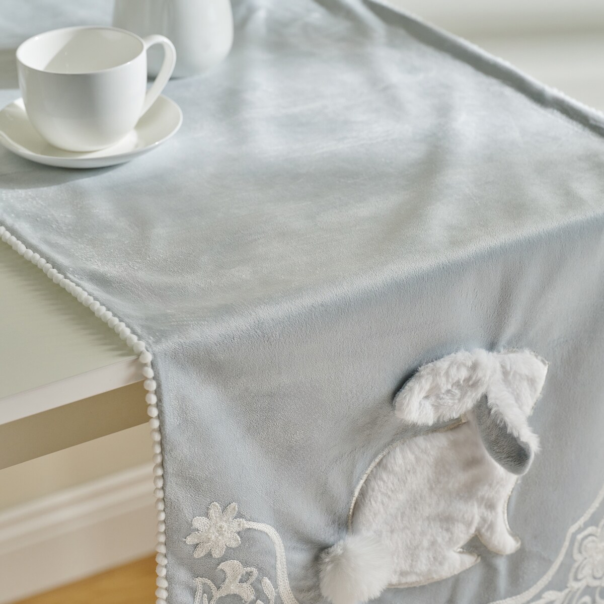 Bieżnik Haftowany Blando 45x180 cm z motywem królika