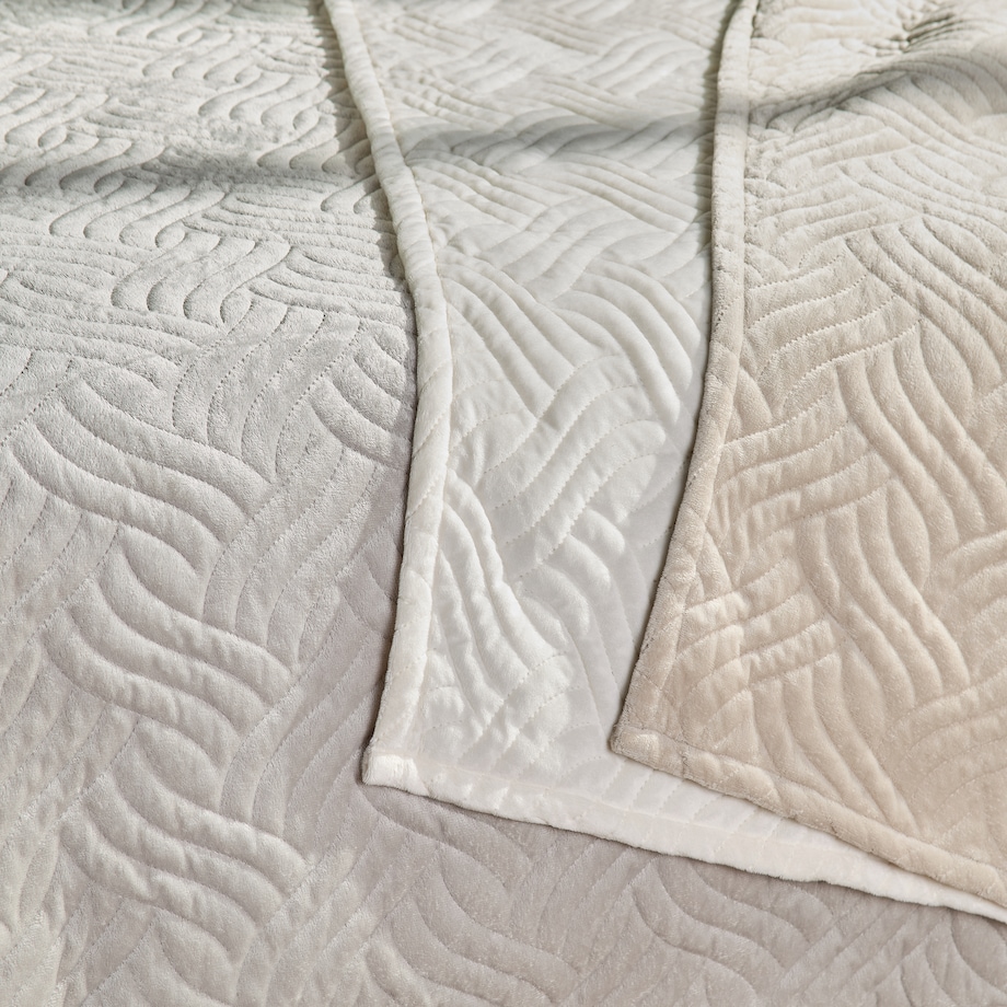 Jednokolorowa narzuta na łóżko z wytłoczonym wzorem Bessaria 200x220 cm