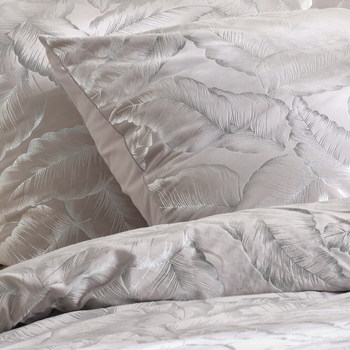 Pościel welwetowa ze złotym nadrukiem Foglare 160x200 cm z motywem liściastym