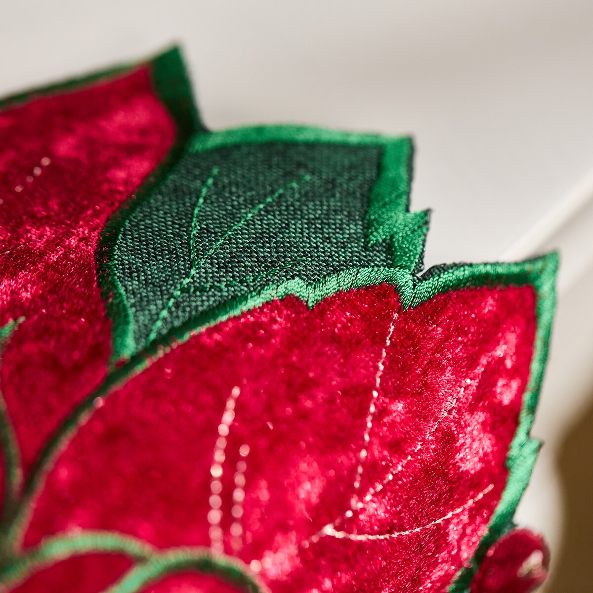 Bieżnik Haftowany Poinsetto 35x180 cm