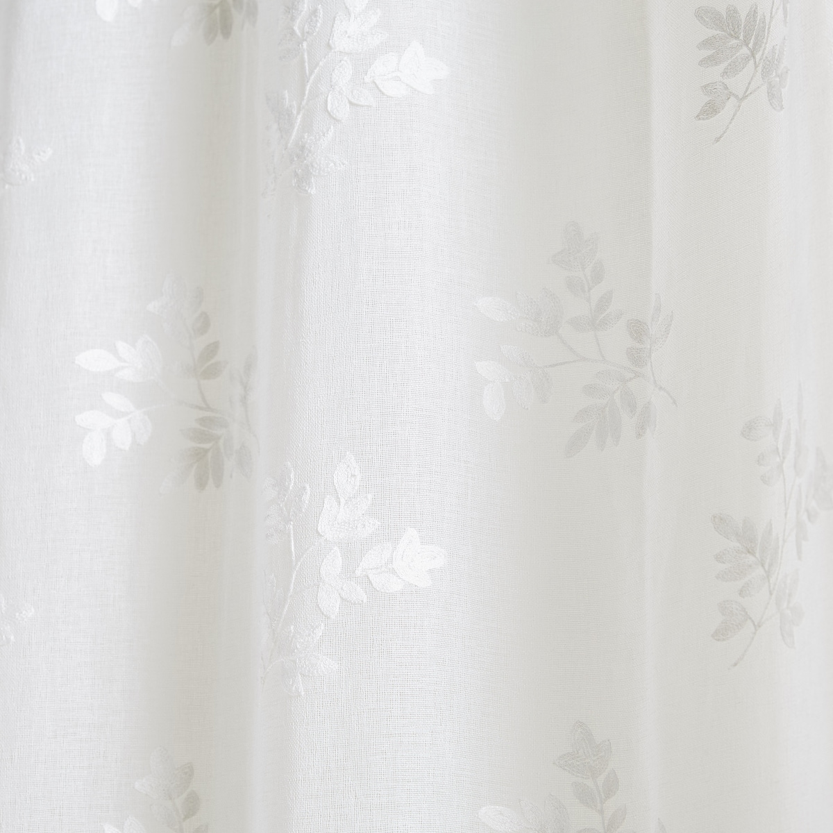 Firana Sirco 140x250 cm z wzorem kwiatowym