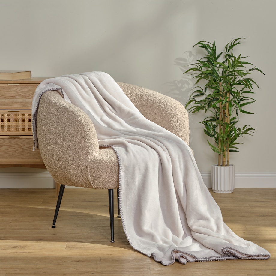 Jednokolorowy koc z wiskozą Maresa 150x200 cm