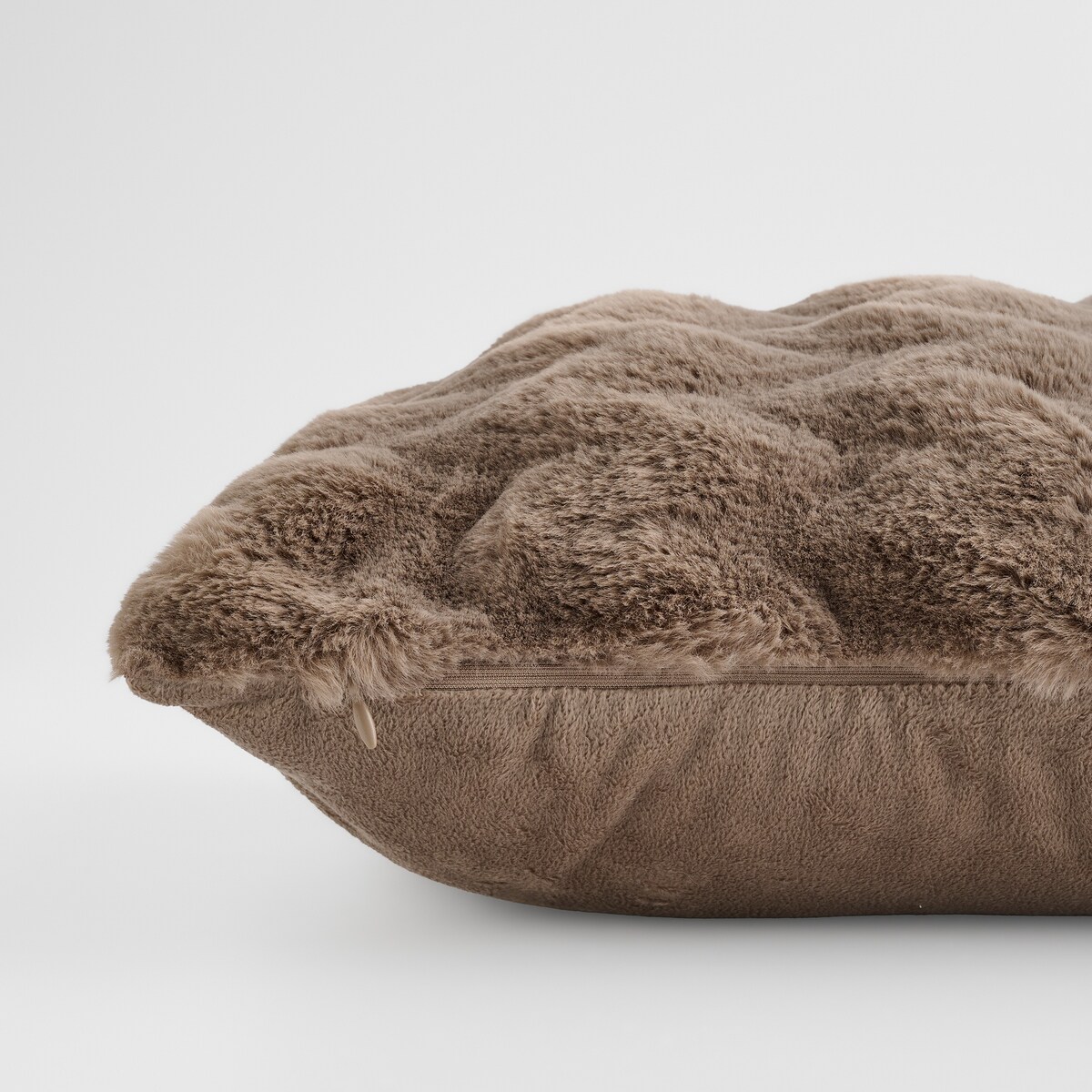 Poszewka Futrzana Pilora 45x45 cm z motywem geometrycznym