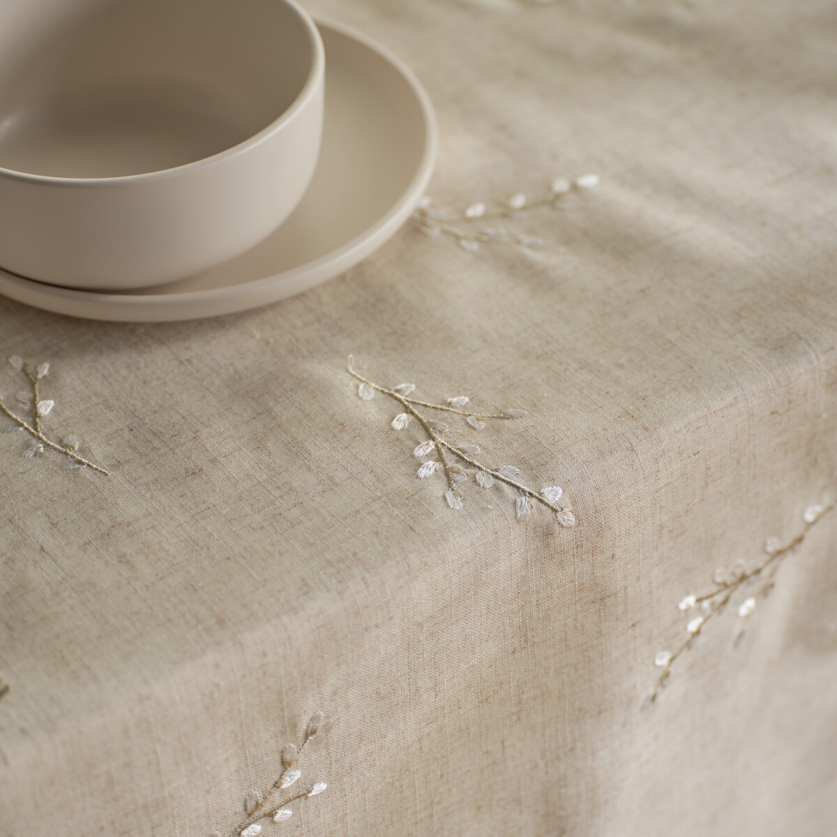 Obrus Haftowany Bazinka 130x180 cm z motywem bazi