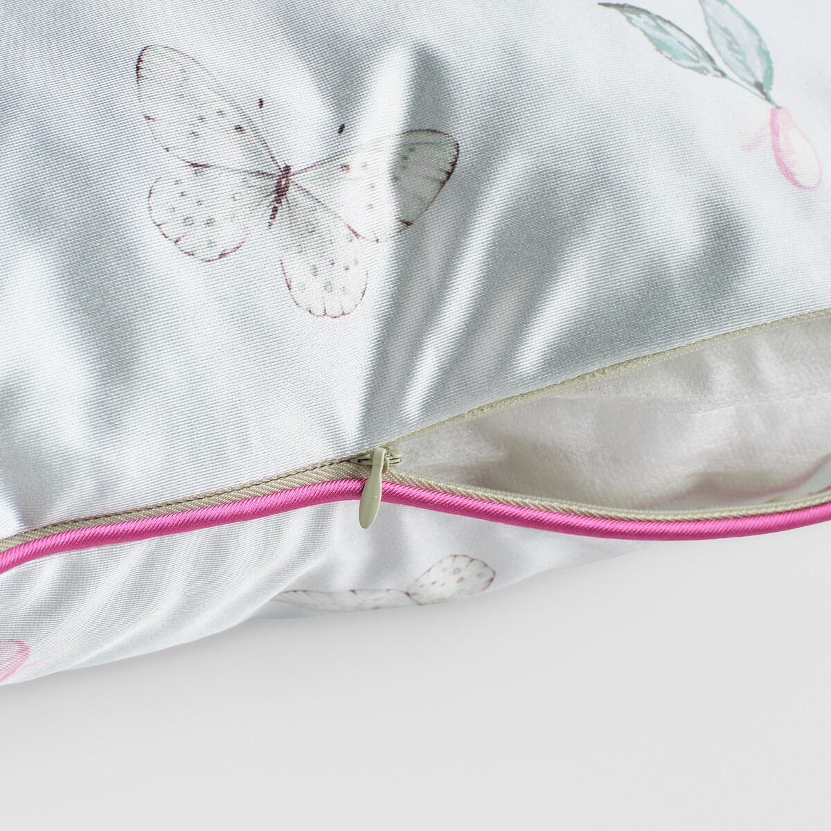 Poszewka z nadrukiem Fenrys 45x45 cm z motywem kwiatowym