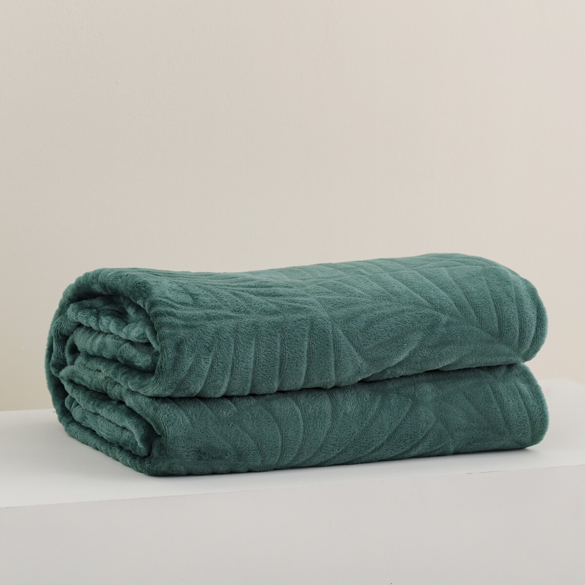 Jednokolorowy koc z wytłoczonym wzorem Leafline 150x200 cm