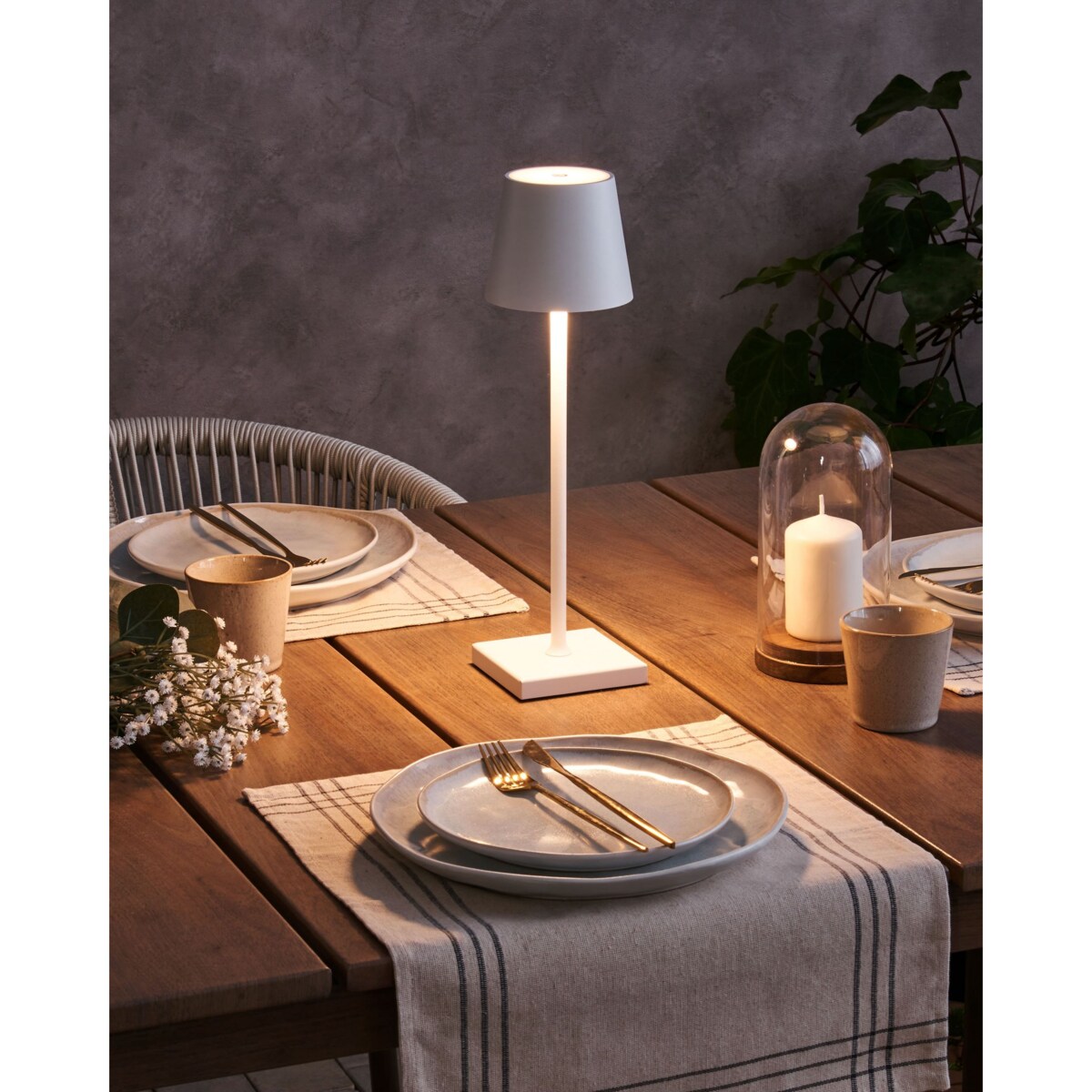 Bezprzewodowa lampa stołowa metalowa biała BACEIRO