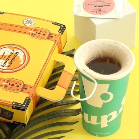 Walizka z herbatą w podróży zestaw herbat smakowych na podróż z zaparzaczem i cukrem trzcinowym 12xsaszetka 5g + 2xsaszetka 8g + zaparzacz + 14xsaszetka z cukrem trzcinowym