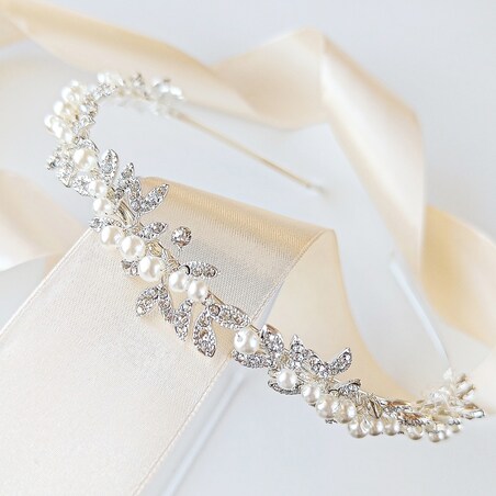 Delikatna opaska srebrna z listkami i perełkami oraz cyrkoniami