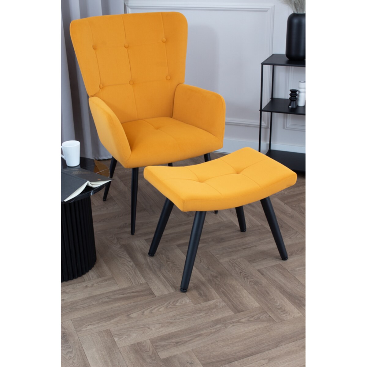 Fotel uszak z podnóżkiem do salonu wypoczynkowy welurowy tapicerowany musztardowy