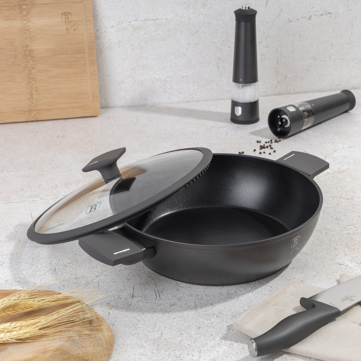 Garnek niski tytanowy z pokrywką 28cm 3.8L BERLINGER HAUS Antracit