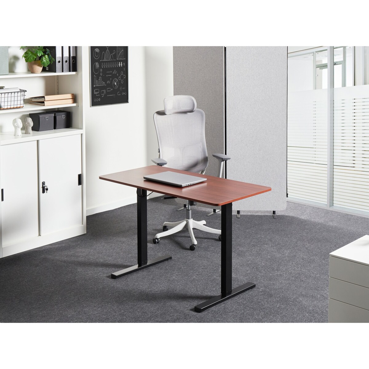 Biurko regulowane elektrycznie 120 x 60 cm czarne z ciemnobrązowym TAVARES