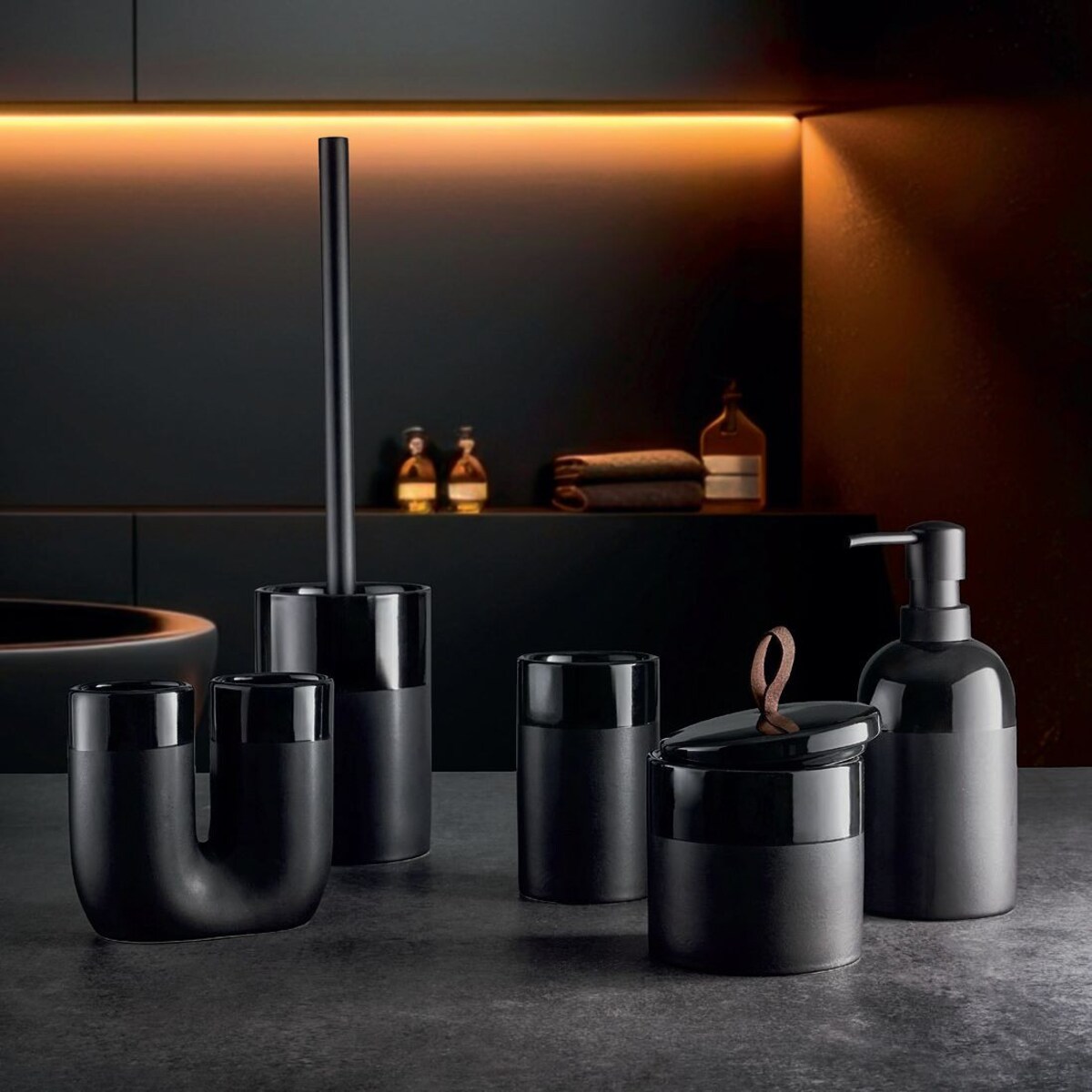 Kleine Wolke Deep Szczotka toaletowa ze stojakiem ceramika czarny mat i połysk