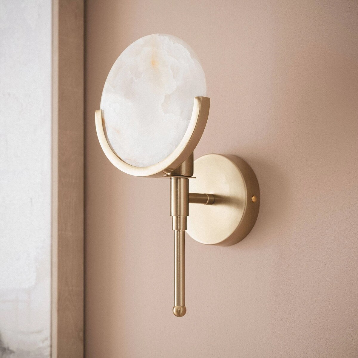 Kinkiet z metalu i szkła, złoty, Femme, 30,5 cm