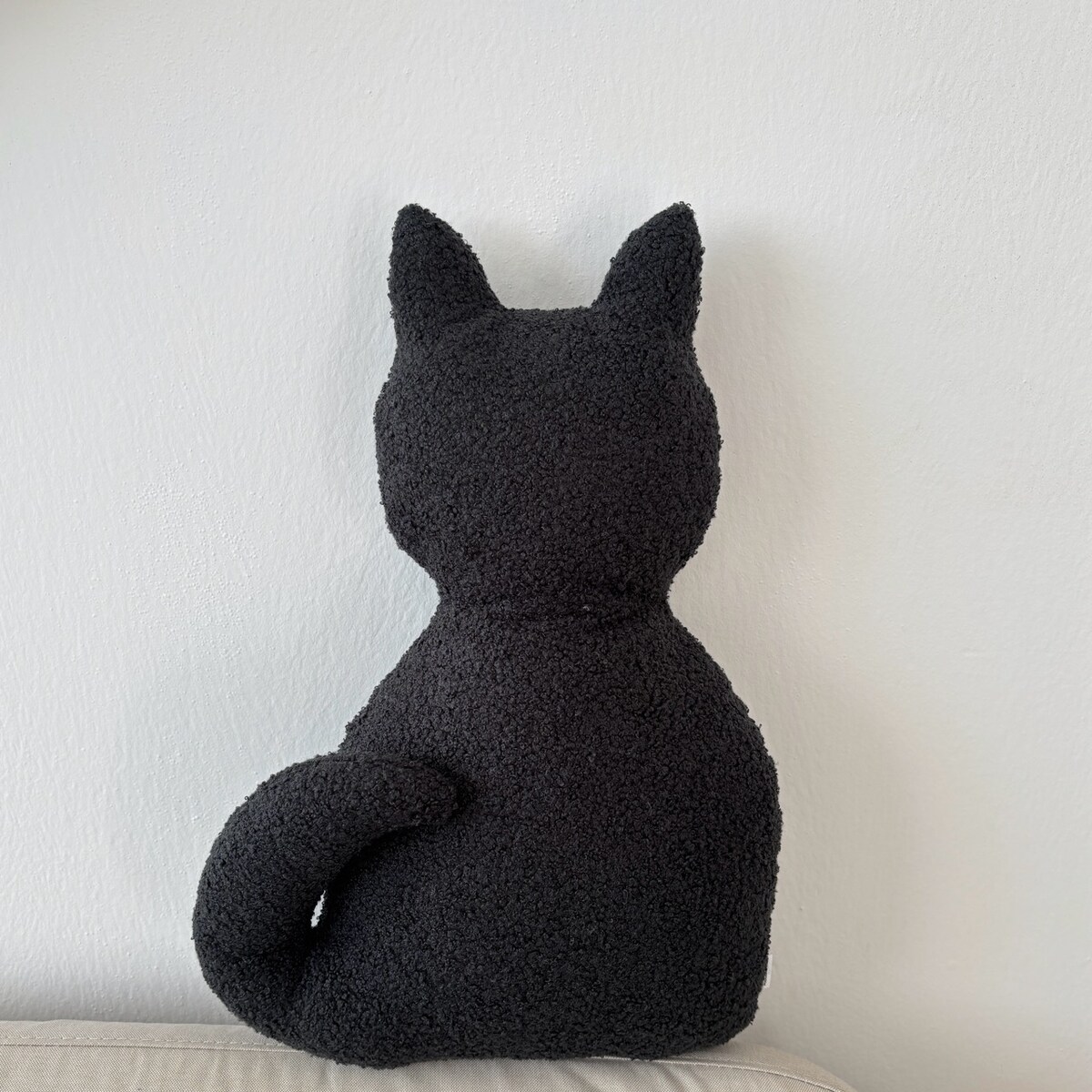 Poduszka czarny Kot boucle