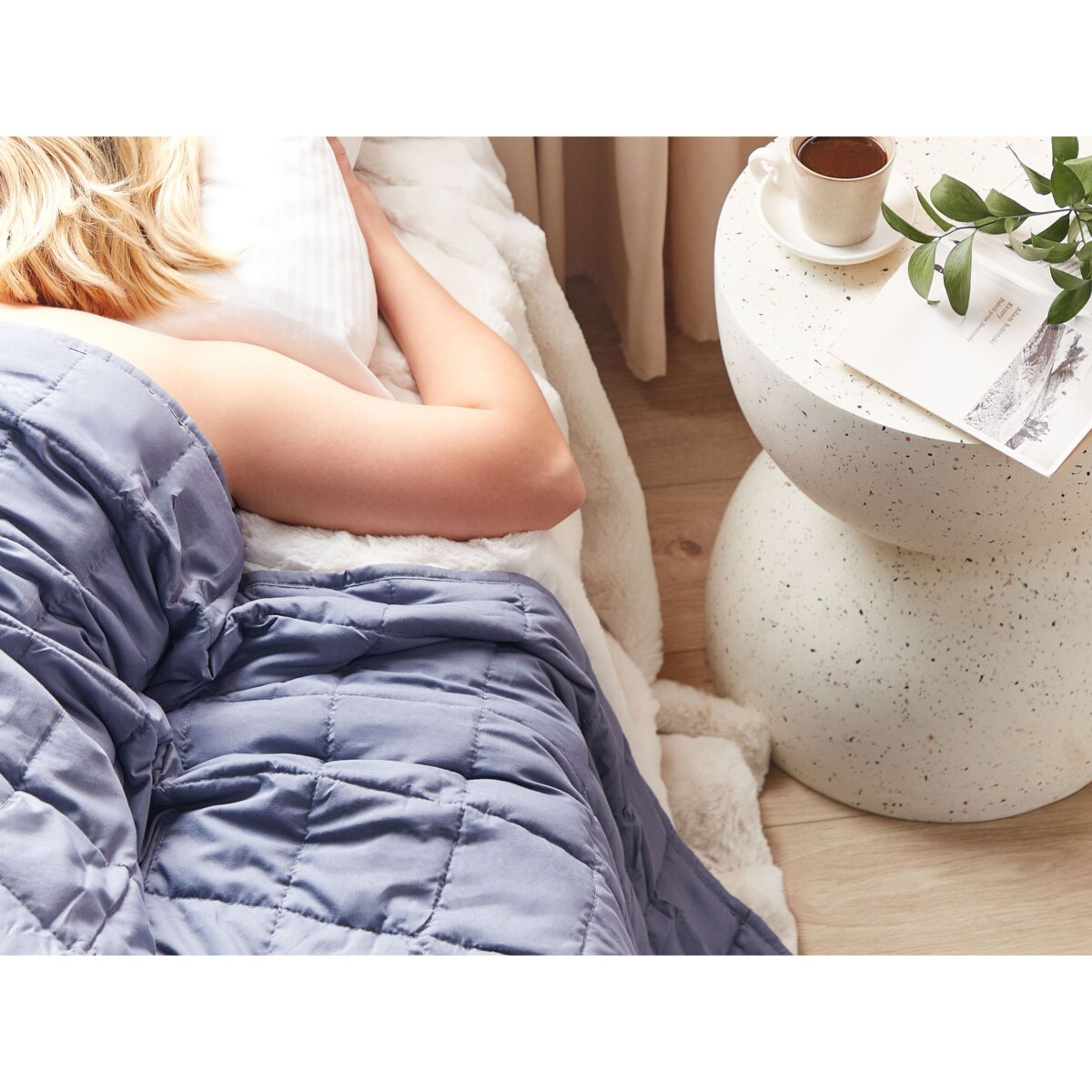 Kołdra obciążeniowa 8kg 135 x 200 cm niebieska NEREID