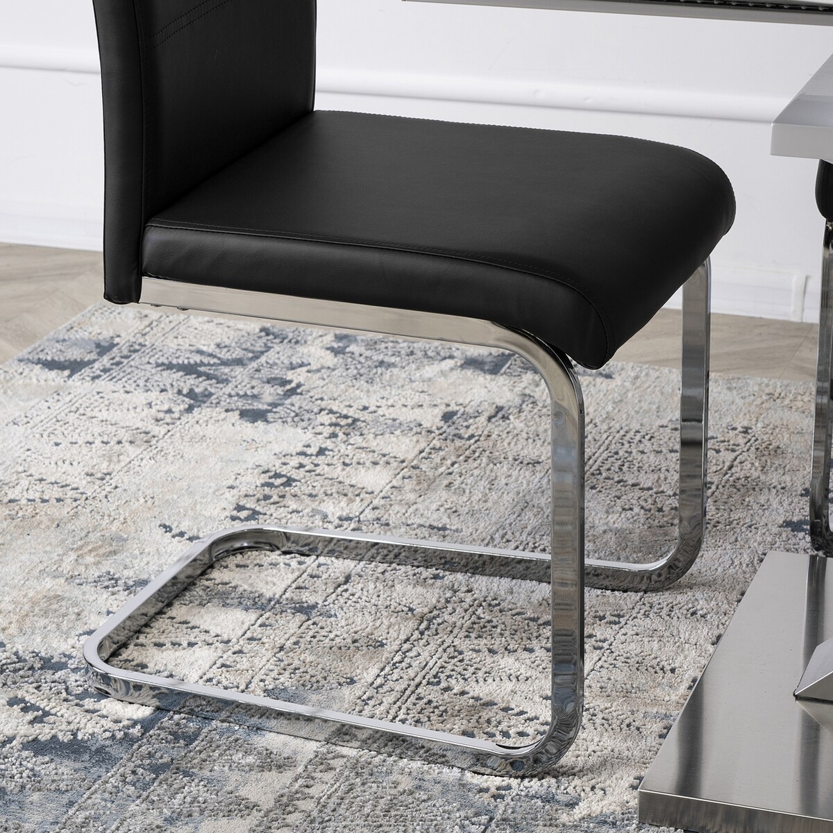 Krzesło Tapicerowane Czarne Na Płozach LOCA Kuchenne Do Jadalni Salonu