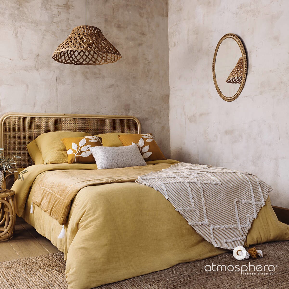 Lustro owalne w rattanowej ramie Lour, 50 x 70 cm