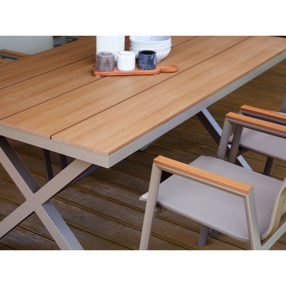 Zestaw ogrodowy dla 4 osób TIANO Metal Szary