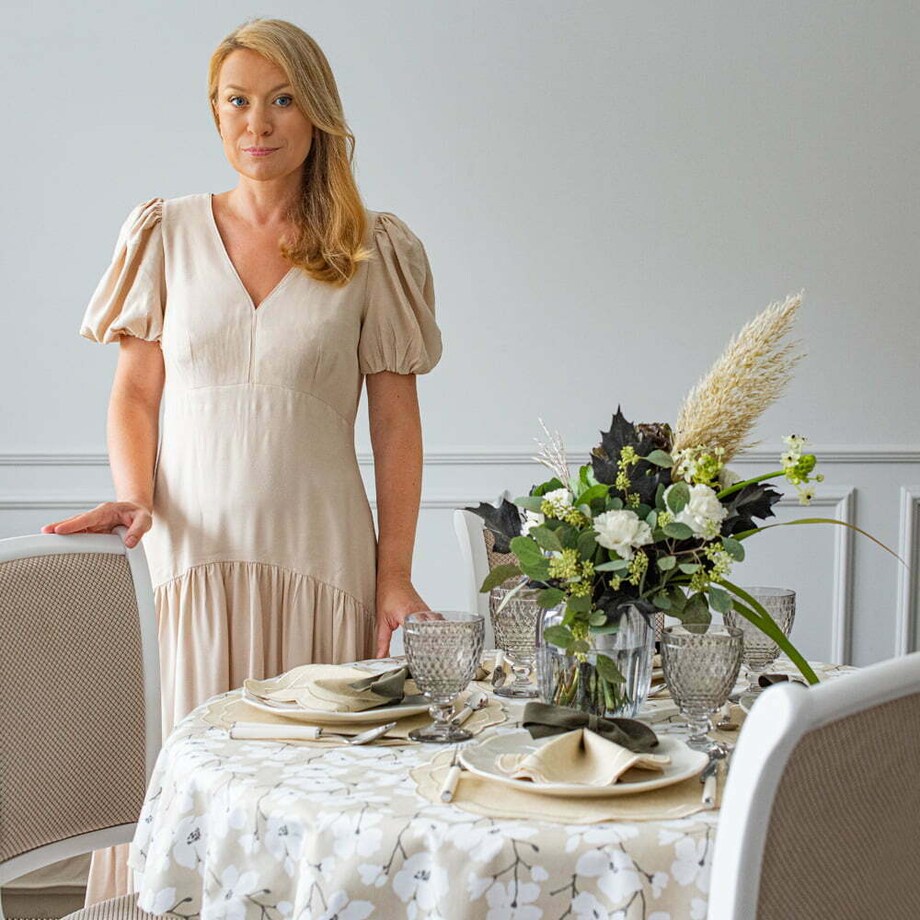 Okrągły obrus z motywem kwiatowym Petali – ⌀ 160 cm