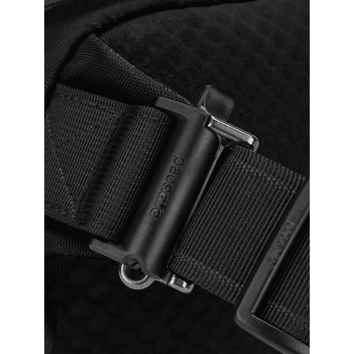 Biodrówka saszetka wodoodporna antykradzieżowa Pacsafe Metrosafe X - czarna