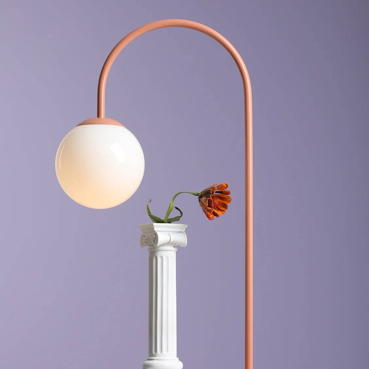 Biurkowa lampka Una 1116B11 Aldex szklana metalowa kula koralowy