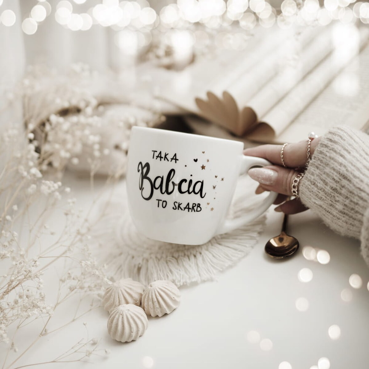 Biały kubek porcelanowy 300 ml - napis taka babcia to skarb na dzień babci dla babci