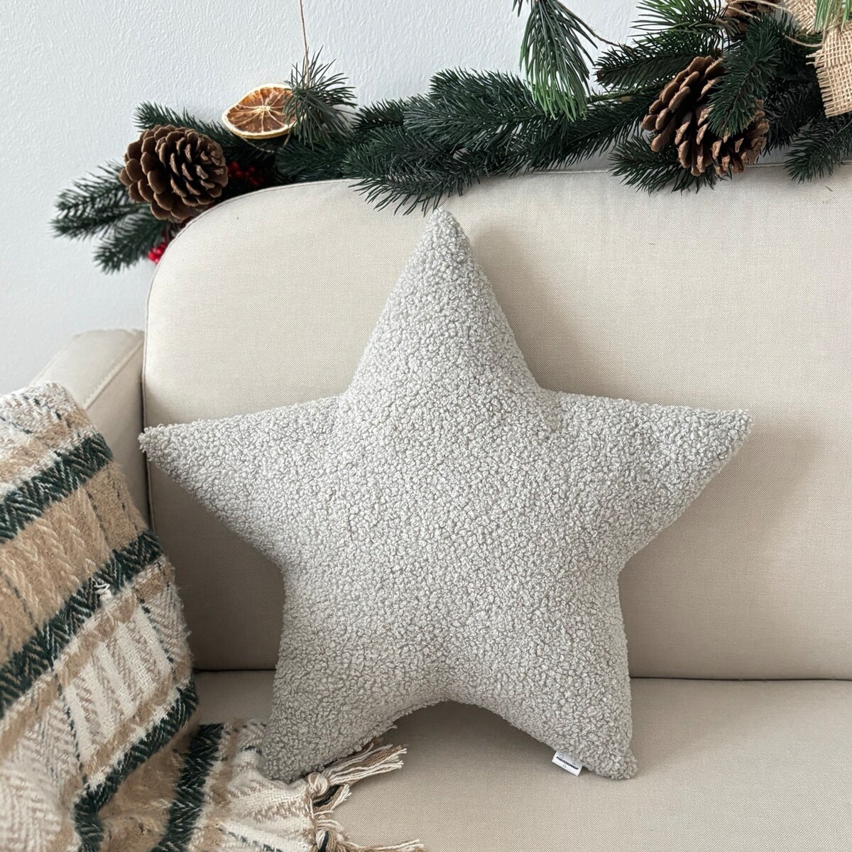 Poduszka Gwiazda boucle jasna szara
