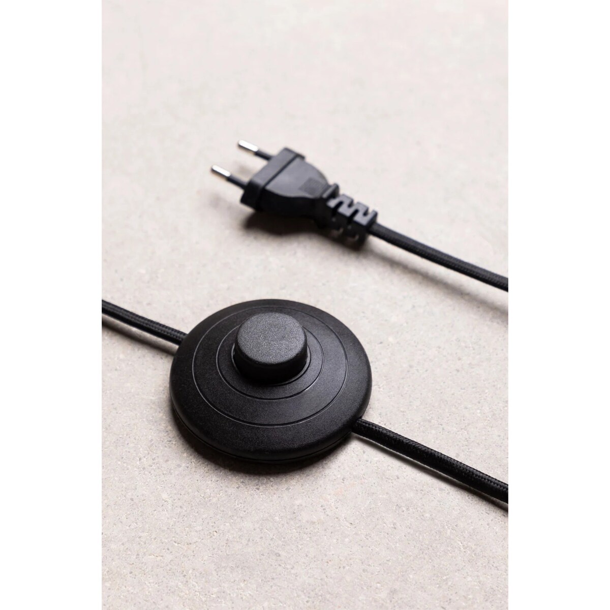 Lampa podłogowa z drewna i rattanu Tina 150 cm