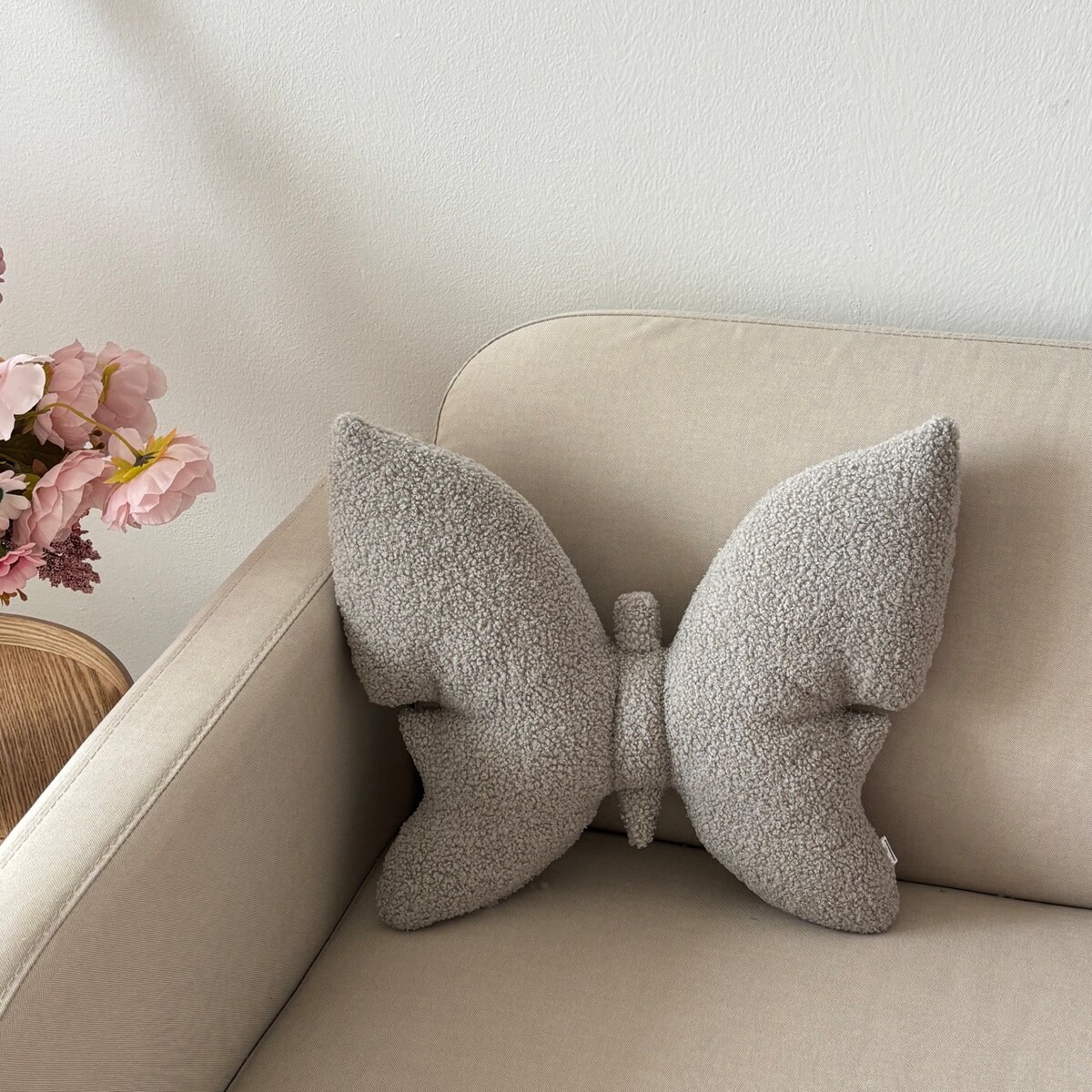 Poduszka dekoracyjna Motyl szara boucle