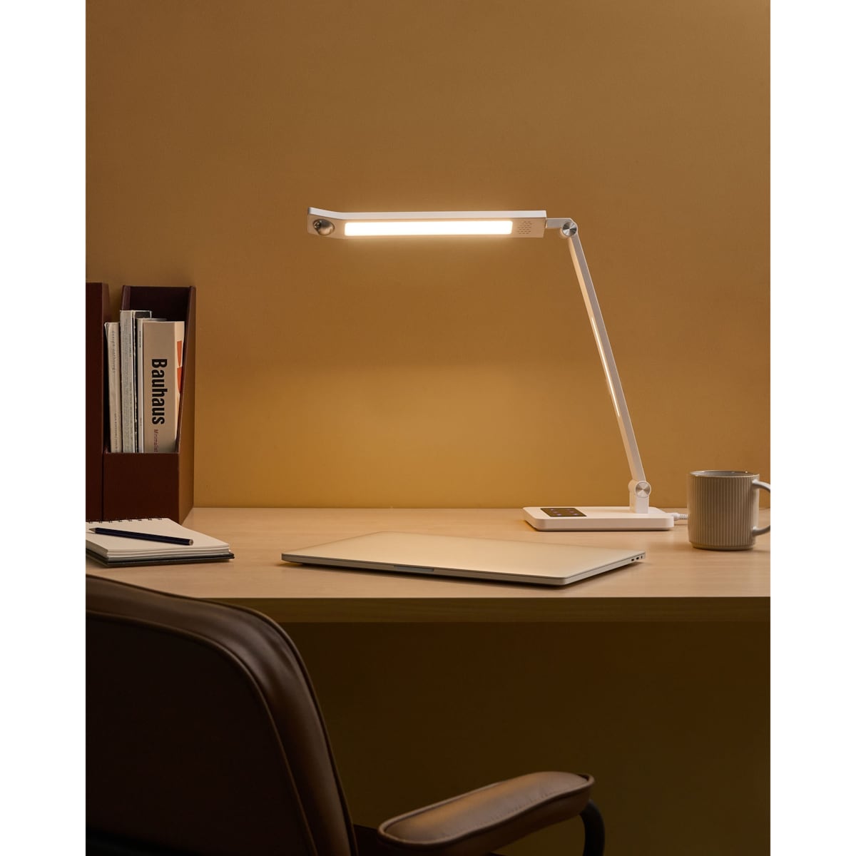 Lampa biurkowa LED LEPUS Z czujnikiem ruchu Biały