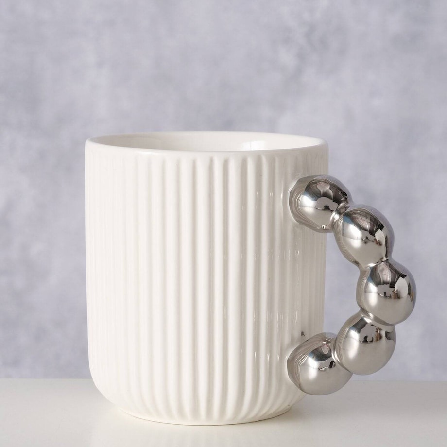 Kubek z ozdobnym uchem BOLLER