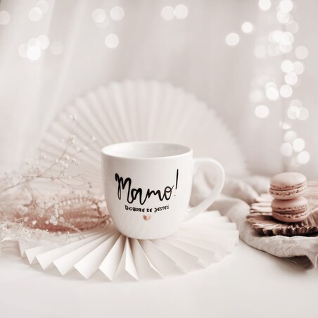 Biały kubek porcelanowy 300 ml - Złote serce i napis mamo dobrze, że jesteś dla mamy na dzień matki