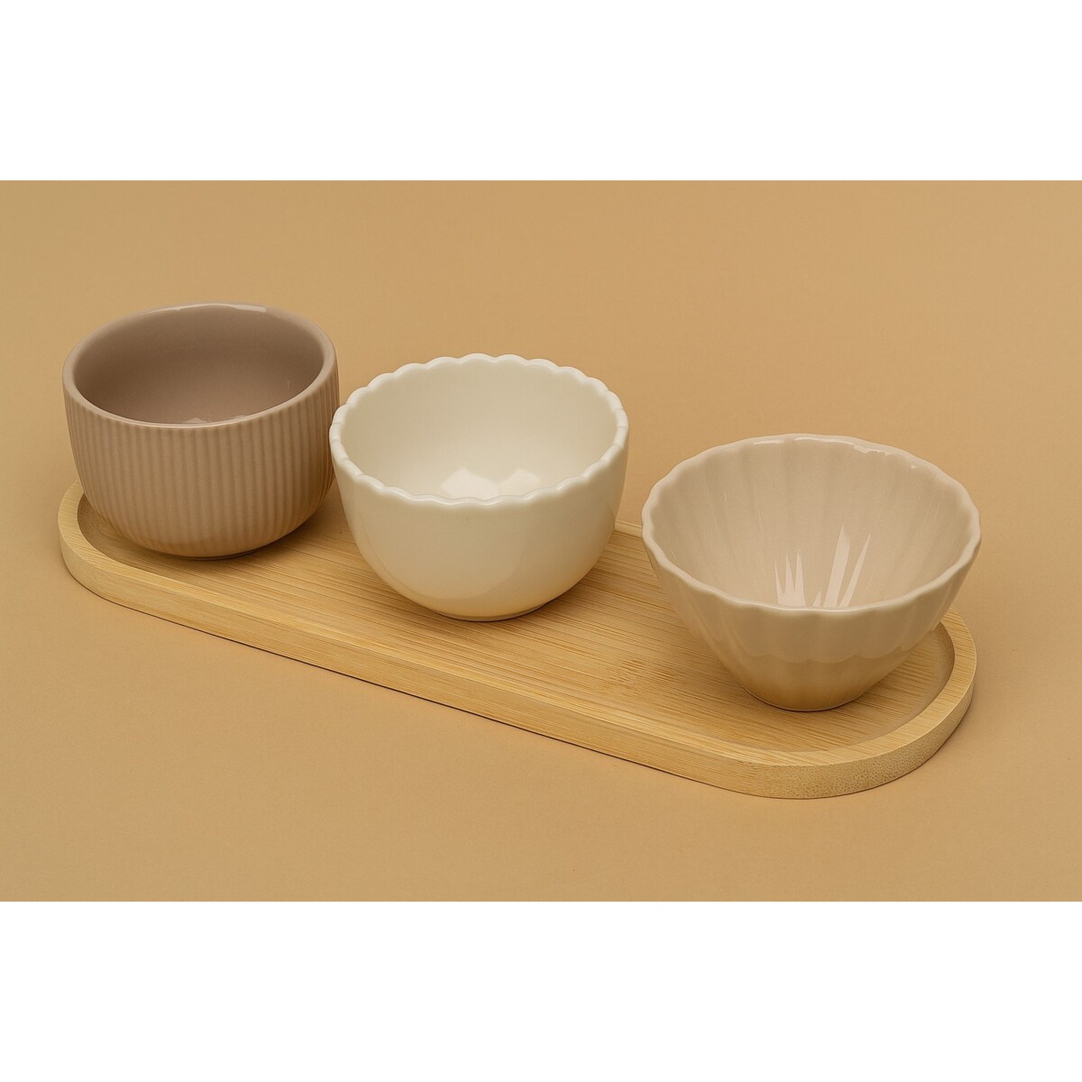 Miseczki na przekąski NOBI, 3 naczynia i podłużna tacka