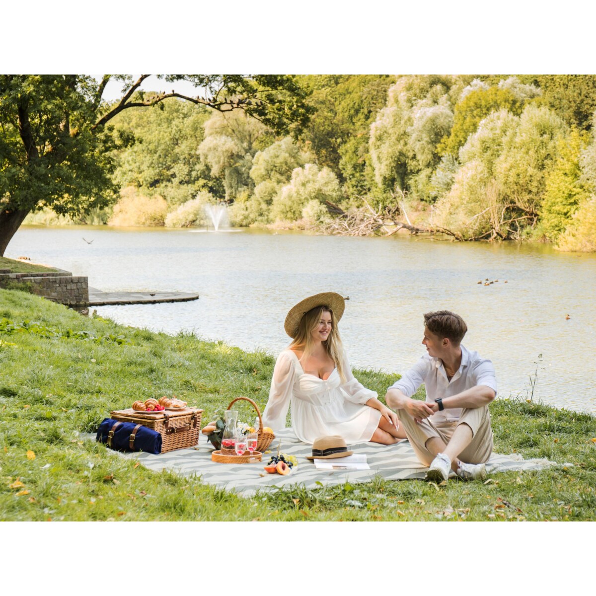 Koc piknikowy MOUZA 200 x 200 cm Beżowy