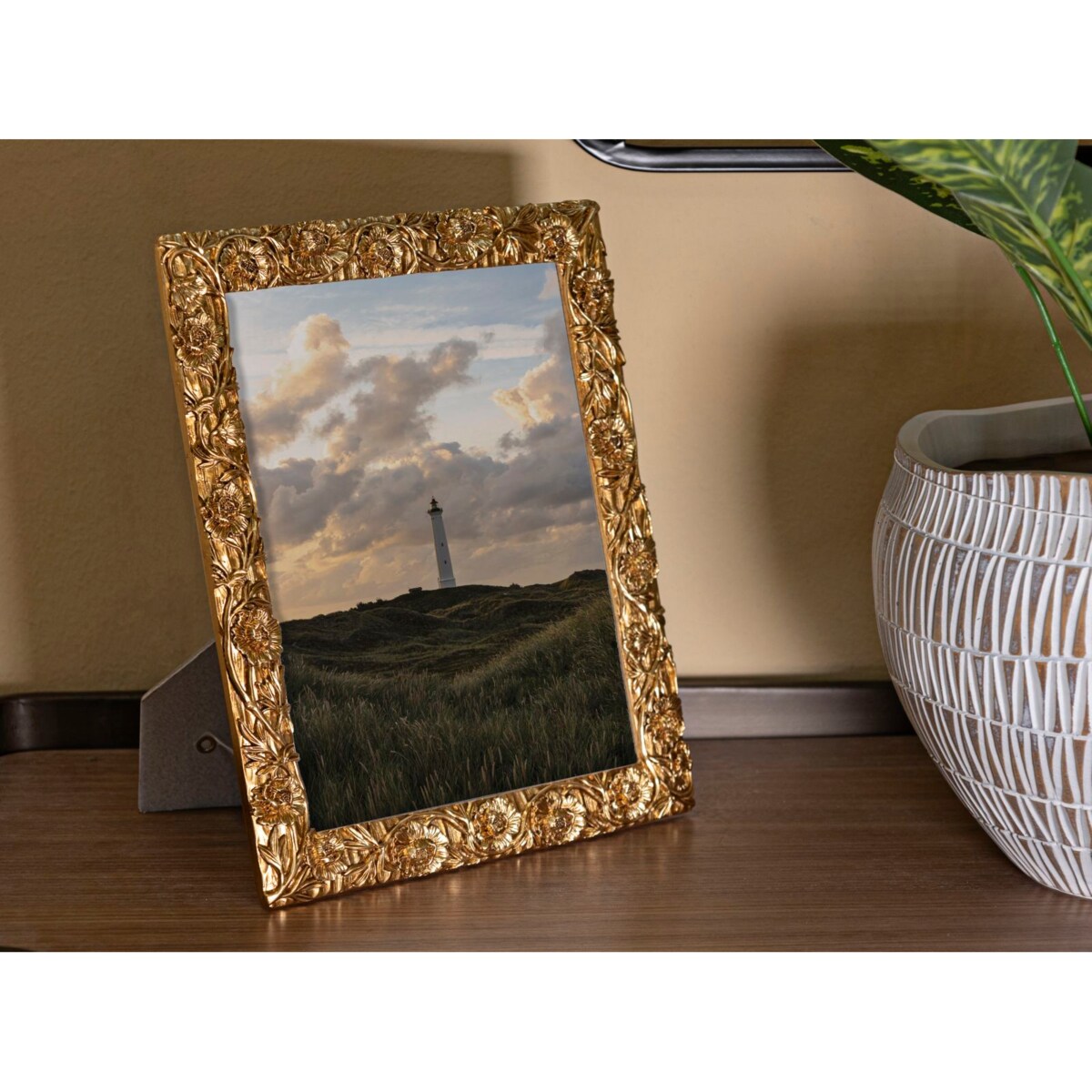 Ramka na zdjęcia Poppy, zdjęcie 20 x 25 cm, kolor złoty, żywica syntetyczna i szkło, rama 25,3 x 2 x 30,3 cm, na fotografie i portrety, Mauro Ferretti