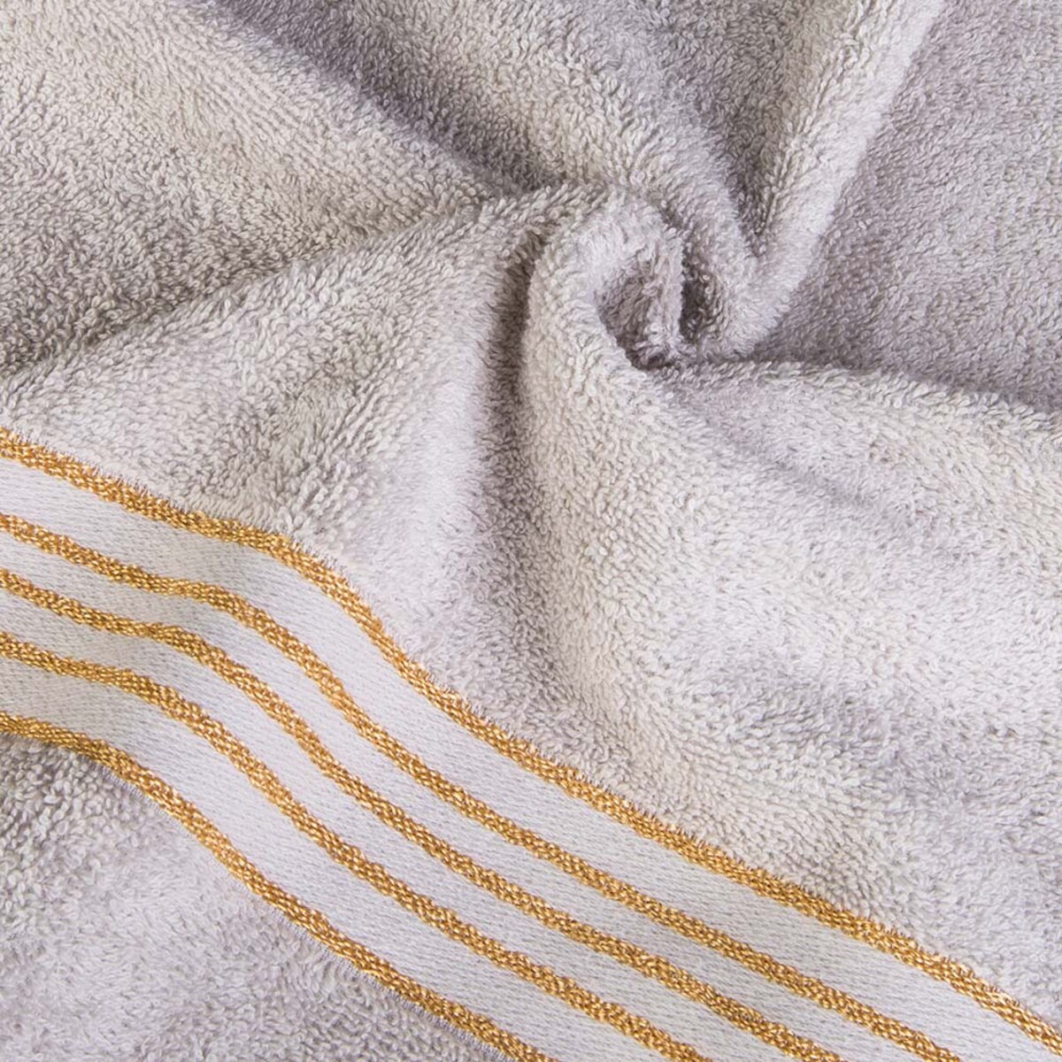 Ręcznik kąpielowy 50x90 cm bawełniany kolor jasny szary z bordiurą w złote paski 500 g/m2 TIWANO