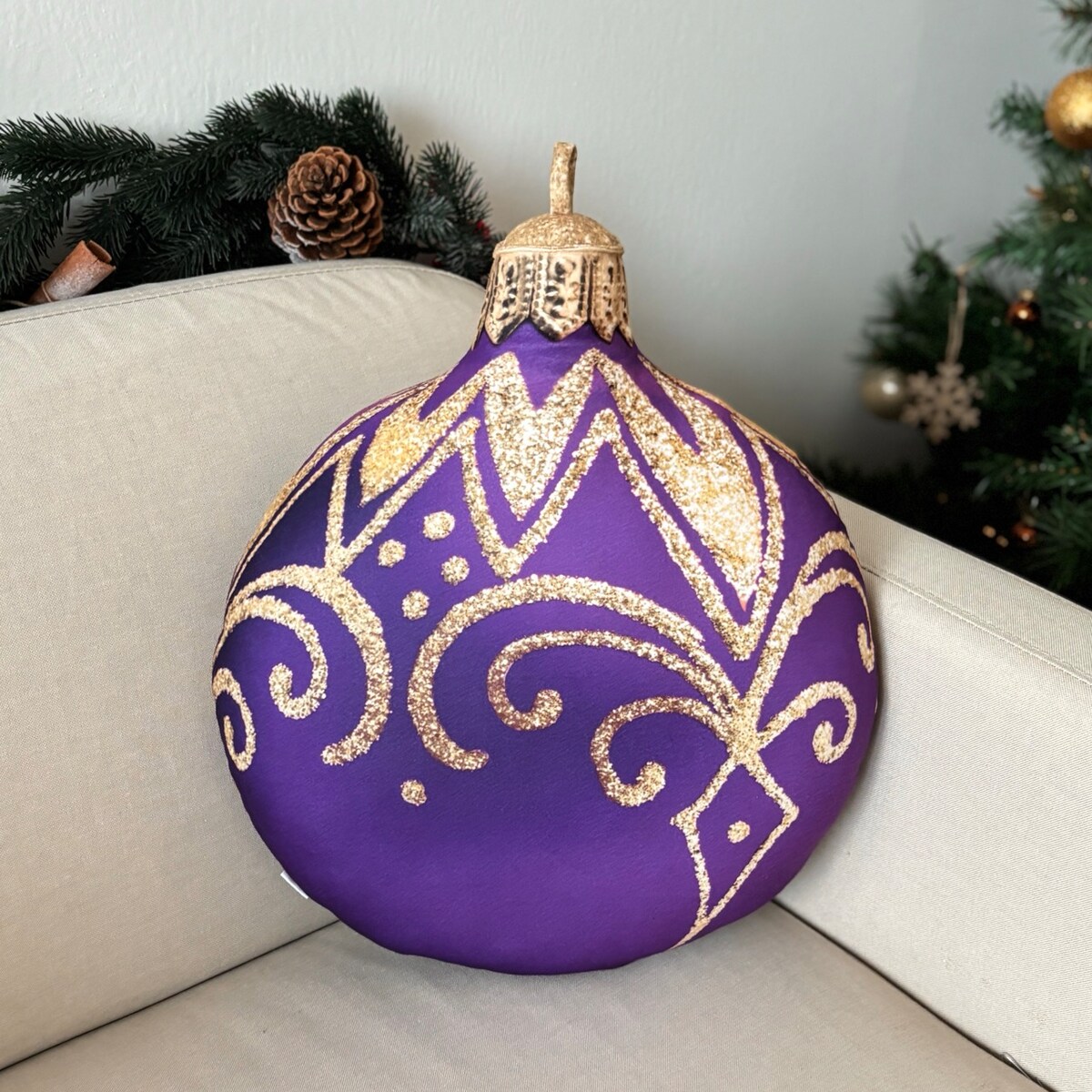 Poduszka dekoracyjna purpurowa Bombka duża