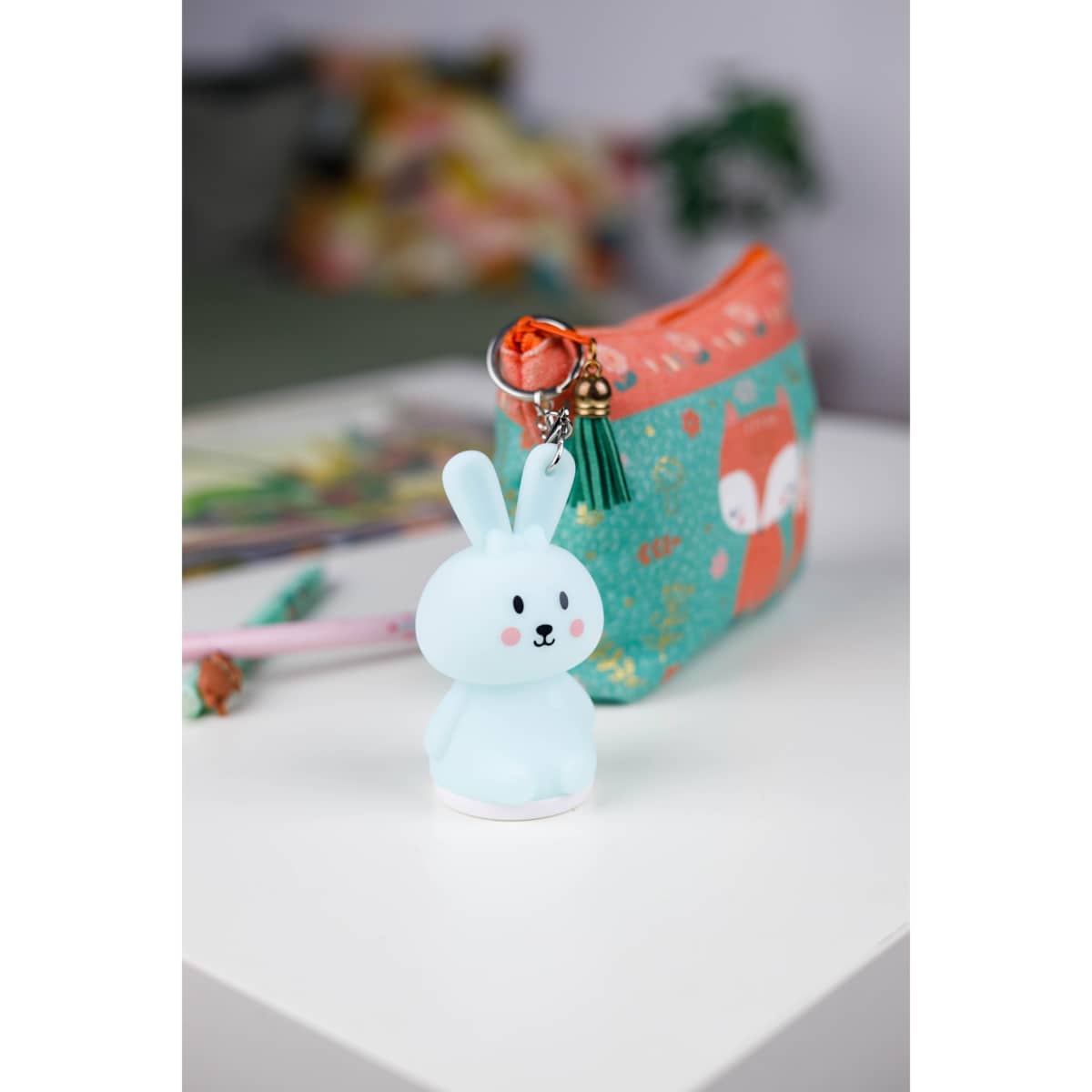 InnoGIO GIOkeyrings Rabbit GIO-152 Świecący Breloczek Króliczek 8 kolorów