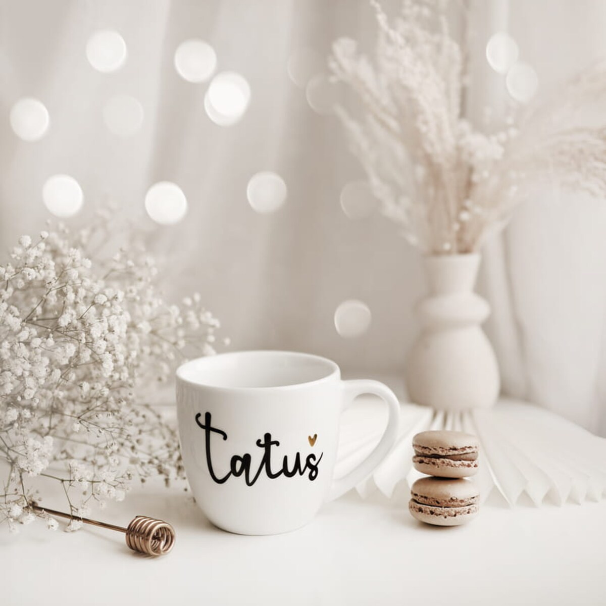 Biały Kubek Porcelanowy 300 ml - Napis Tatuś z Motywem Złotego Serca na Dzień Ojca dla Taty