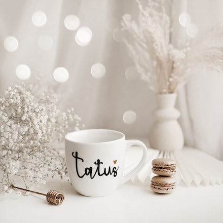 Biały Kubek Porcelanowy 300 ml - Napis Tatuś z Motywem Złotego Serca na Dzień Ojca dla Taty