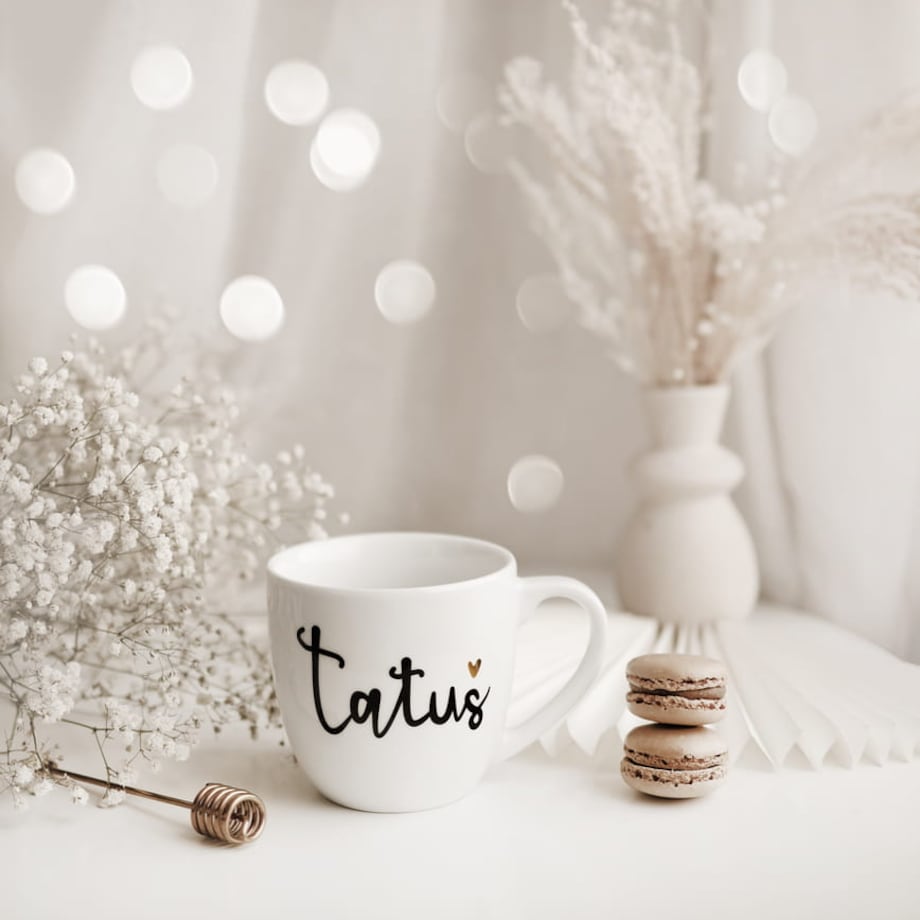 Biały Kubek Porcelanowy 300 ml - Napis Tatuś z Motywem Złotego Serca na Dzień Ojca dla Taty