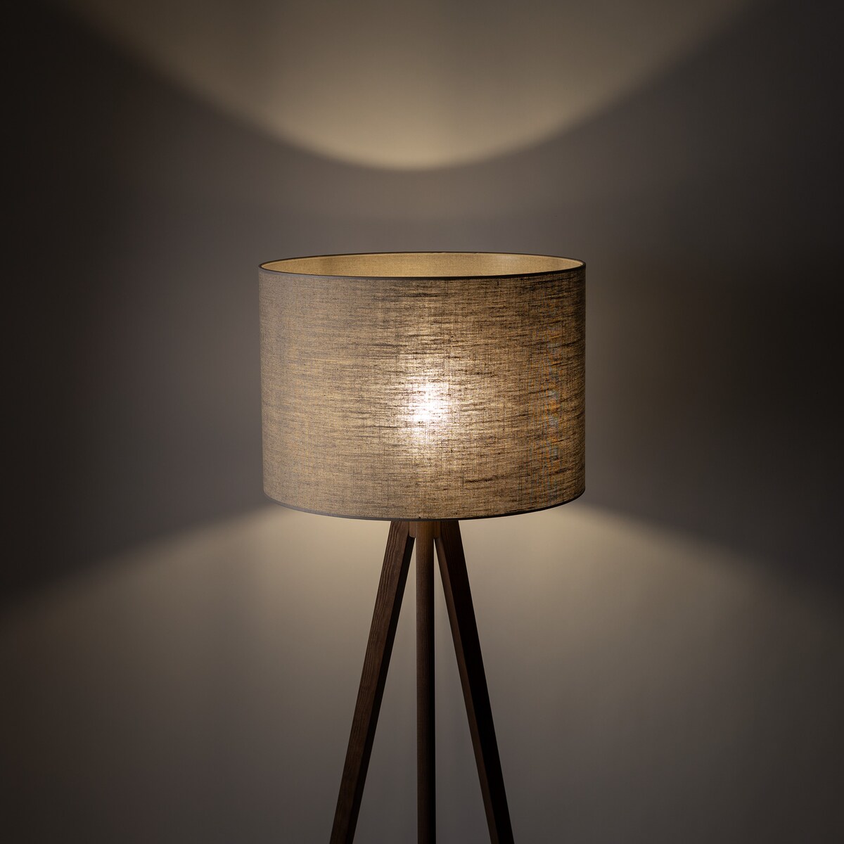 Lampa podłogowa GRAND ORZECH TK Lighting 145 cm drewniana z beżowym abażurem E27 do salonu