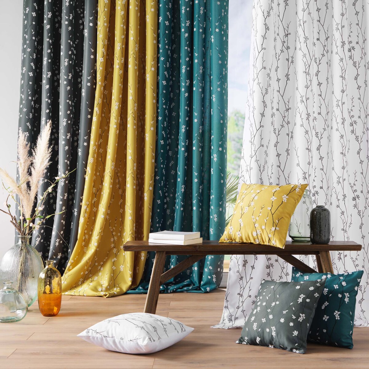 Poduszka dekoracyjna SAKURA, gałązka wiśni, 45 x 45 cm