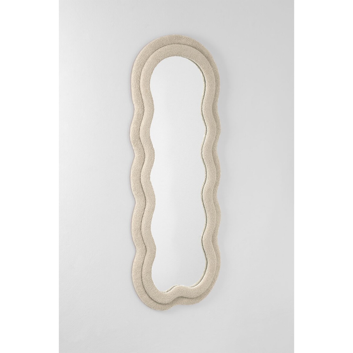 Lustro w falistej ramie bouclé beż 160x60 cm