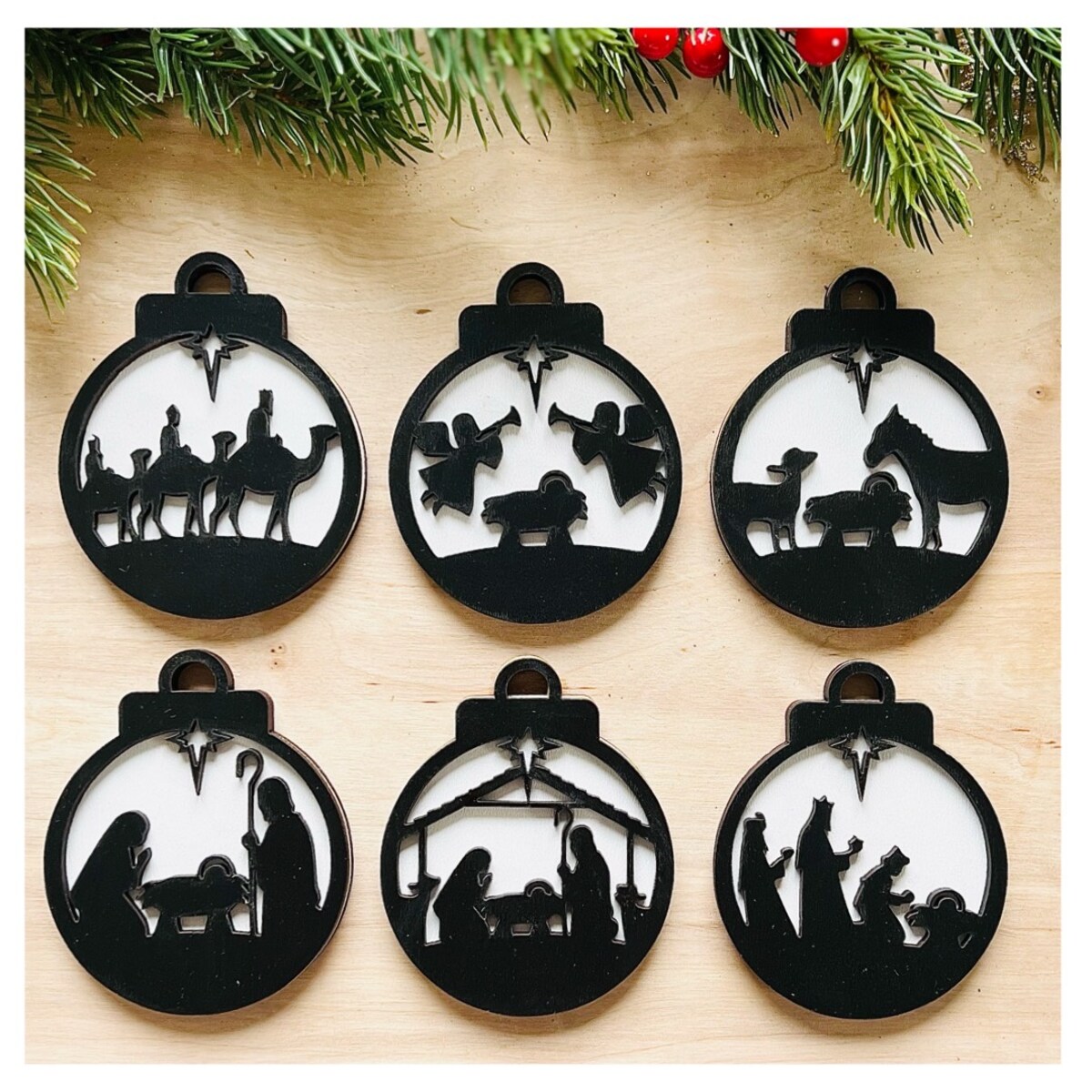 Zestaw drewnianych bombek choinkowych